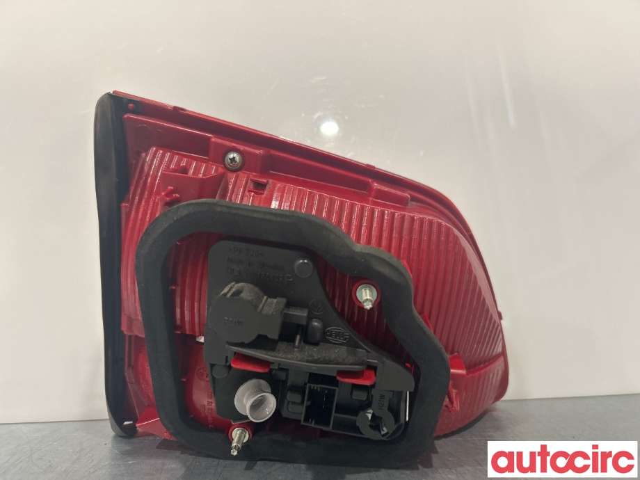 Baklykt høyre indre til VW Touran 2010-2015 (Type I, Fase 3)  (VOLKSWAGEN|1T0945094A)
