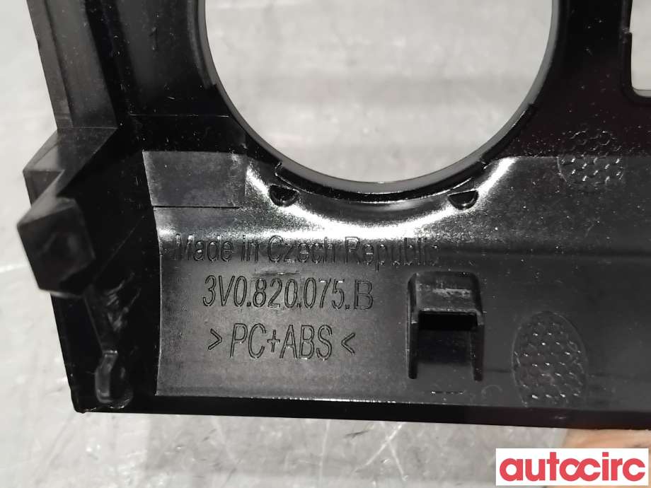 Diverse deler til Škoda Superb 2015-->> (Type III) (SKODA|3V0820075B|)