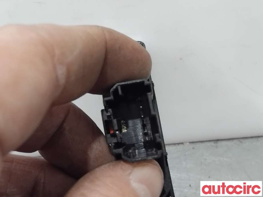 Bryter nødblink til Ford Mondeo 2011-2014 (Type IV, Fase 2)  (FORD|1706146||BS7T13A350AA)