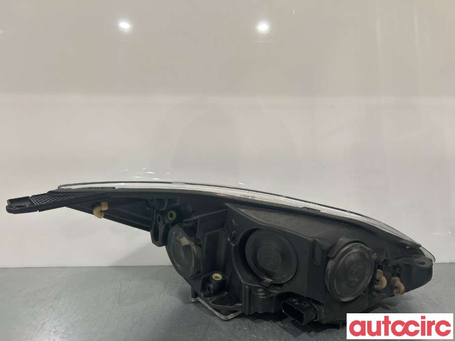 Frontlykt venstre halogen til Ford Focus 2011-2014 (Type III, Fase 1)  (FORD|2004299)