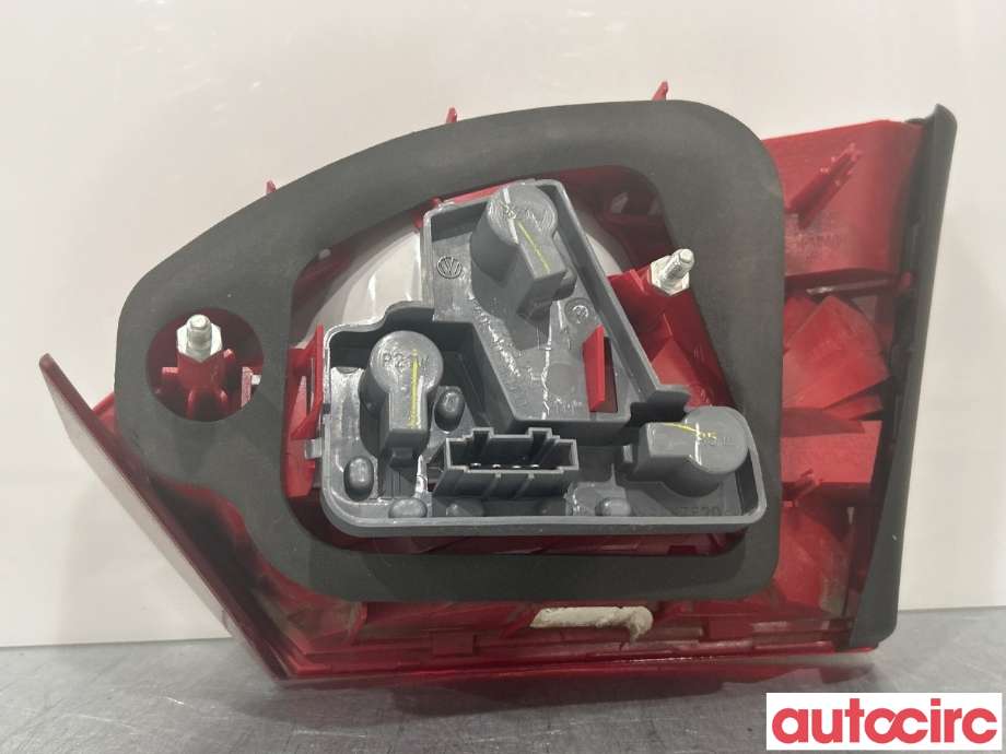 Baklykt venstre indre til VW Jetta 2011-->>  (VOLKSWAGEN|5C6945093A)