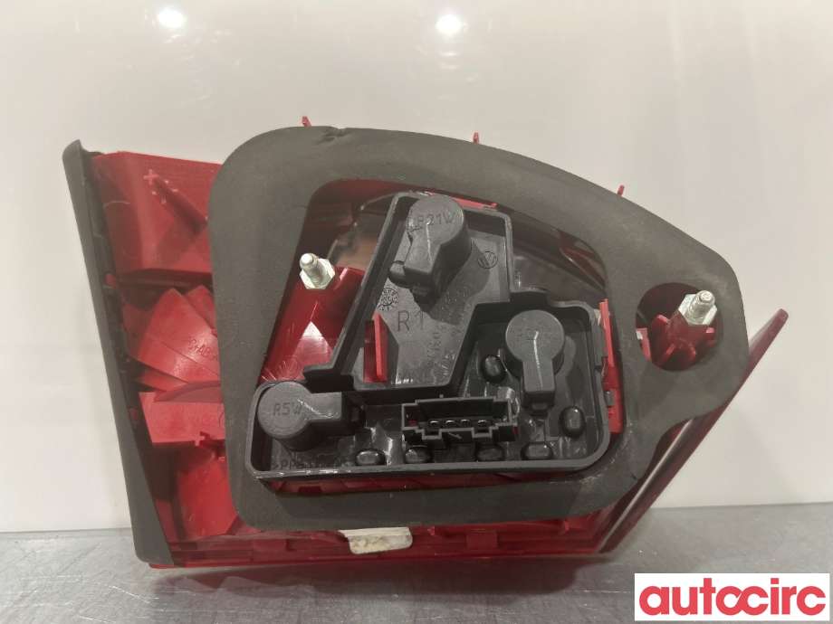 Baklykt høyre indre til VW Jetta 2011-->>  (VOLKSWAGEN|5C6945094)