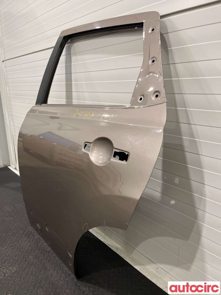Dør venstre bak til Nissan Qashqai 2010-2014 (Type I, Fase 2)  (NISSAN|H2101JD0MC)