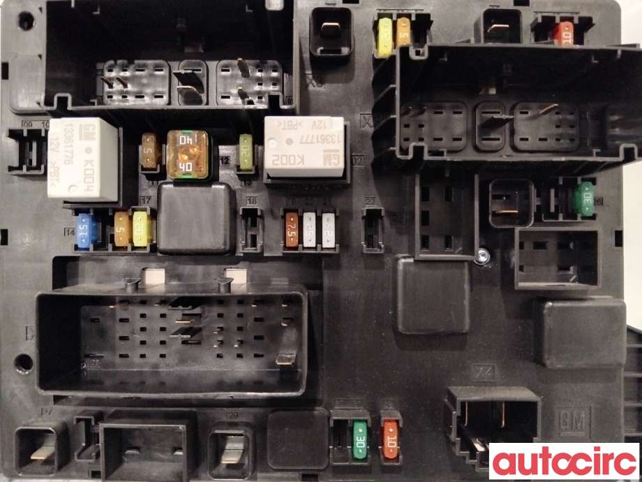 Sikringsboks til Opel Astra J 2010-2015  (OPEL|13368652|365927271)