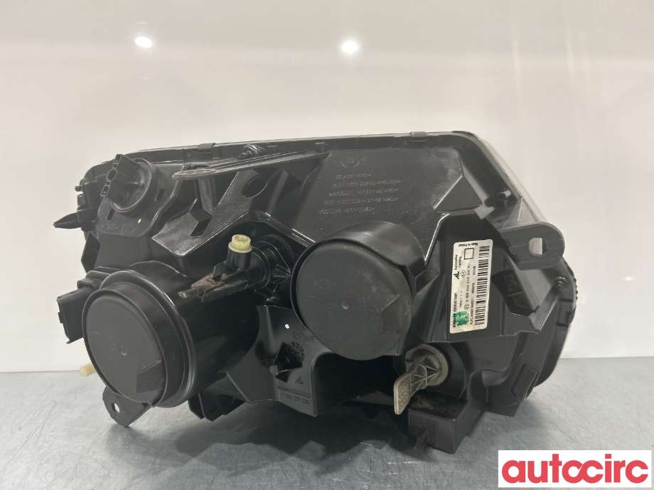 Frontlykt venstre halogen til Dacia Duster 2010-2017 (Type I) (DACIA|260606709R)