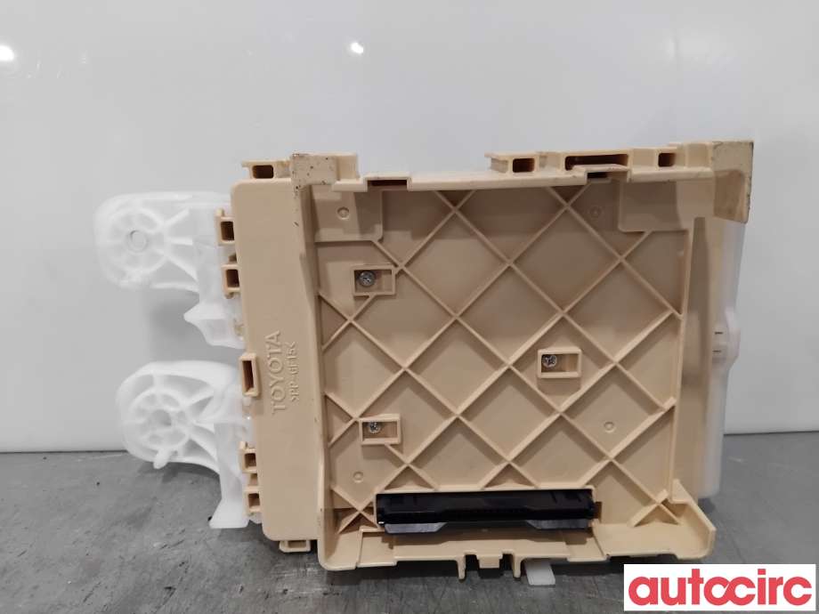 Sikringsboks til Toyota RAV4 2016-2019 (Type IV, Fase 2)  (TOYOTA|8273042811|6358-6798|82730-42811)