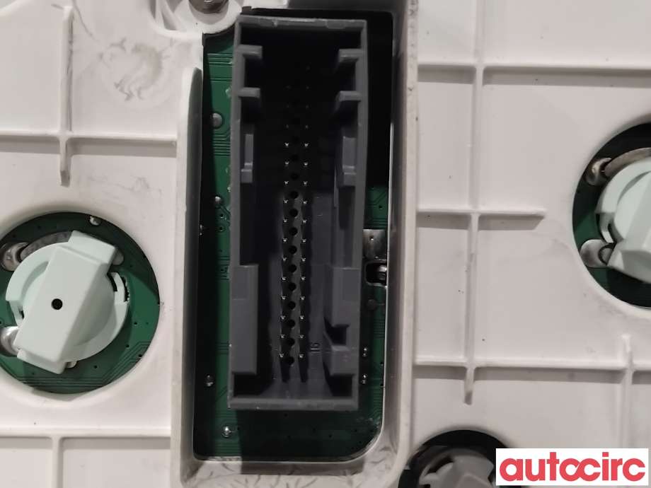 Instrumentpanel til Ford Mondeo 2001-2007 (Type III)  (FORD|1351764||3S7T-10849-VE)