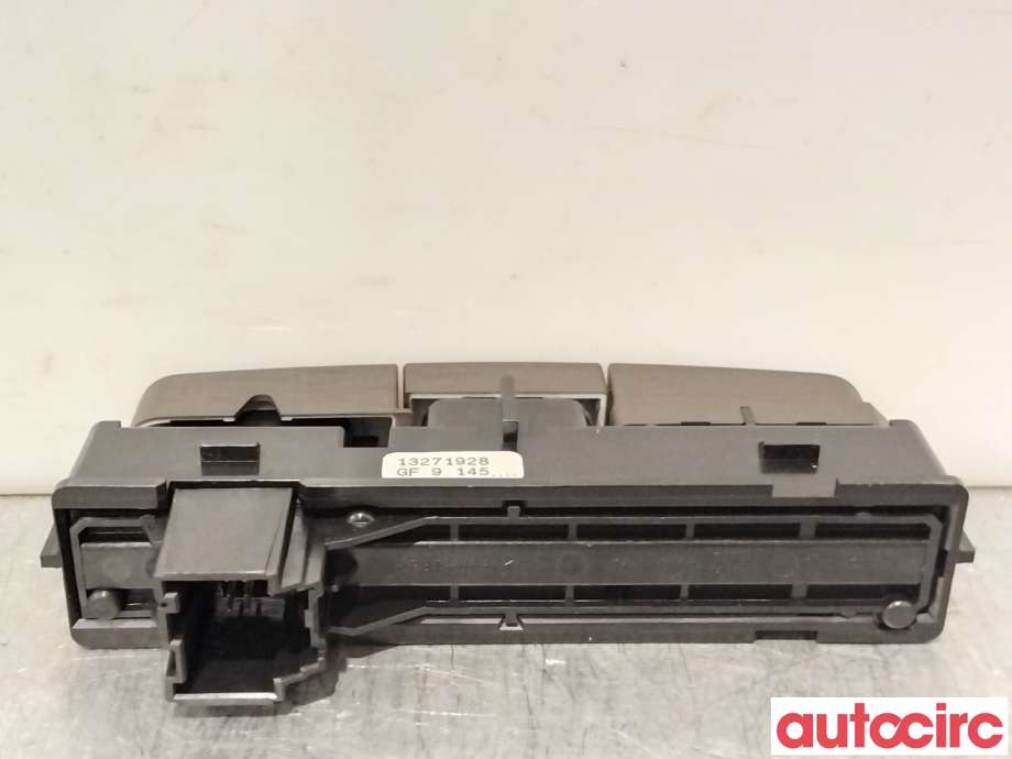Bryter nødblink til Opel Insignia A 2009-2014  (OPEL|13324595||13271928)