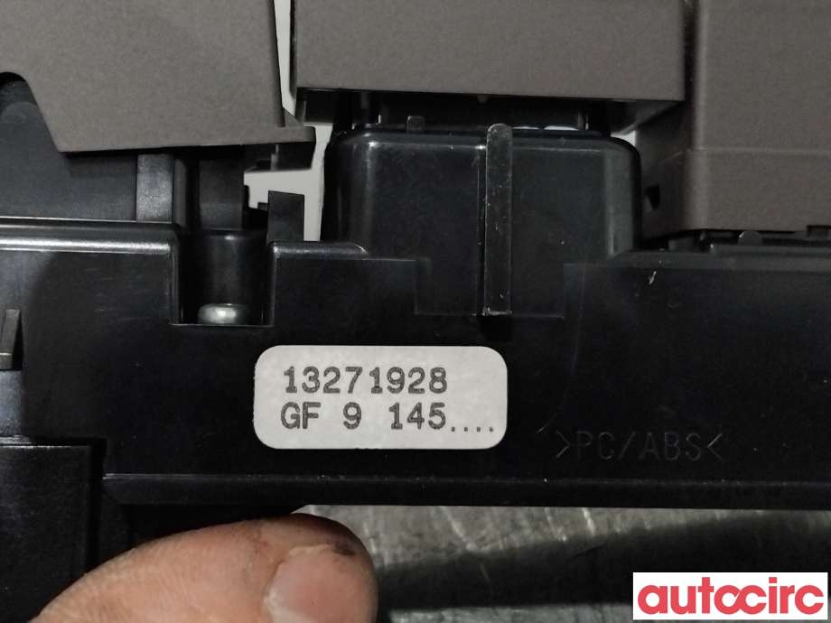 Bryter nødblink til Opel Insignia A 2009-2014  (OPEL|13324595||13271928)
