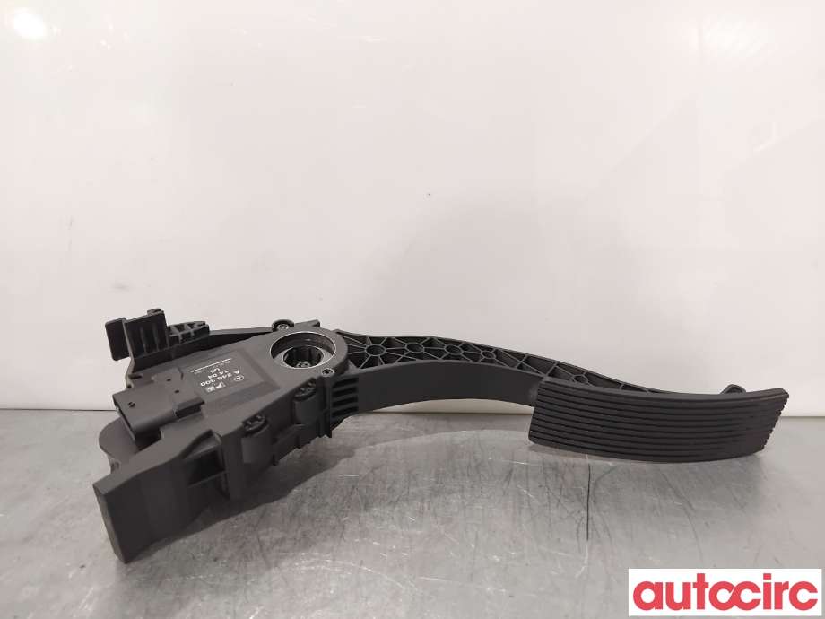Pedal gass til Mercedes CLA 2013-2019 (C117) (C117) (MERCEDES|A2463001404|)