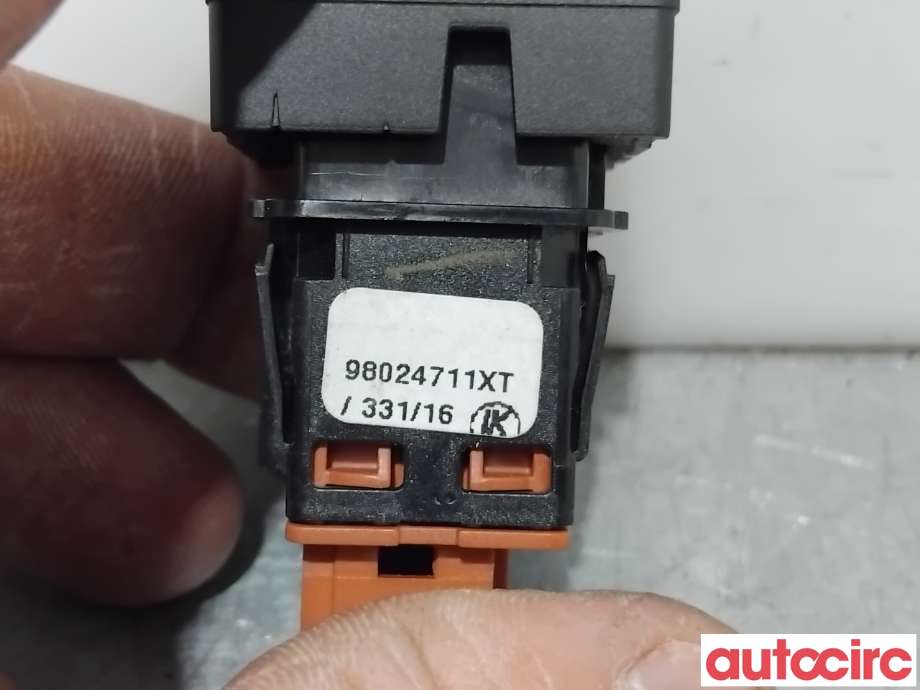 Bryter Antispinn til Peugeot Partner 2015-2019 (Type II, Fase 2)  (PEUGEOT|98024711XT|)