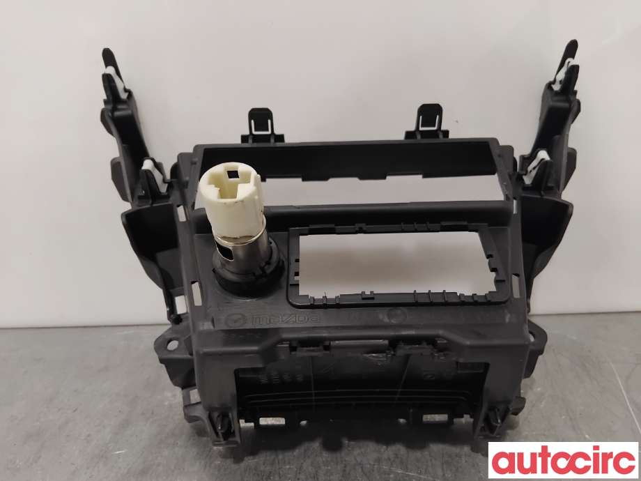 Innredning diverse til Mazda 2 2015-2019 (Type III, Fase 1)  (MAZDA|DA6D-64-320||DA6D-64321)