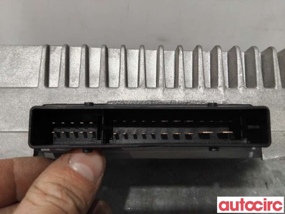 Bilstereo forsterker til Audi Q5 2008-2012 (Type I, Fase 1)  (AUDI|8R0035223|SJF-000)