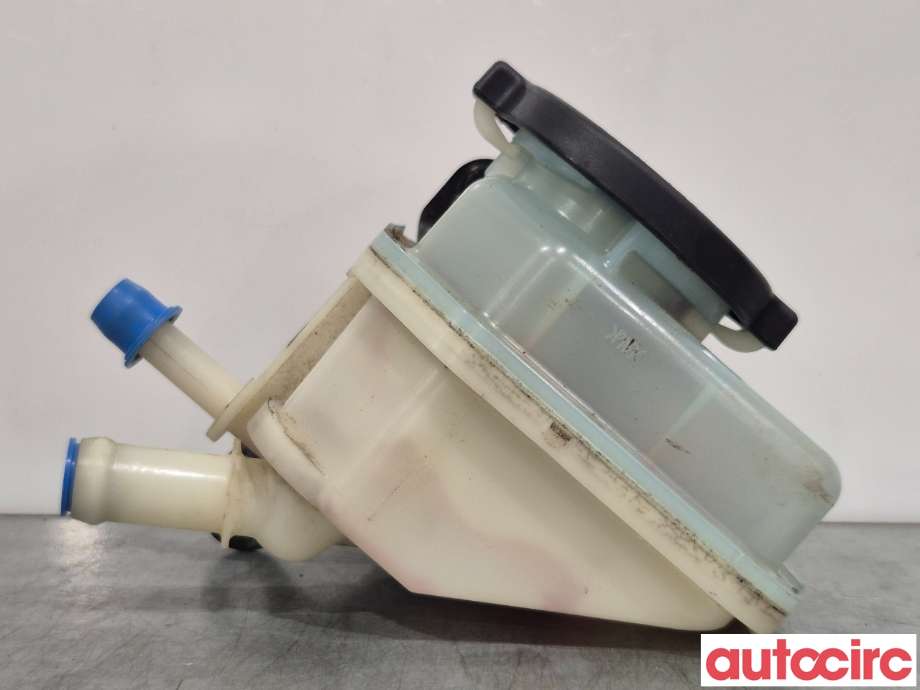 Servo oljebeholder til Toyota Hilux 2020-->>  (TOYOTA|443600K050|)