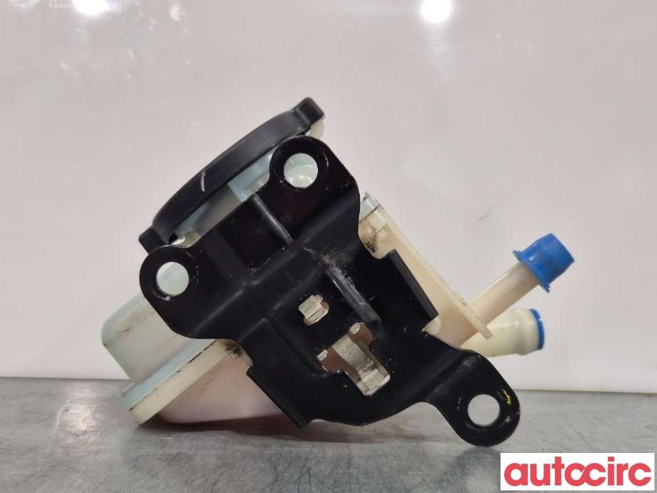 Servo oljebeholder til Toyota Hilux 2020-->>  (TOYOTA|443600K050|)