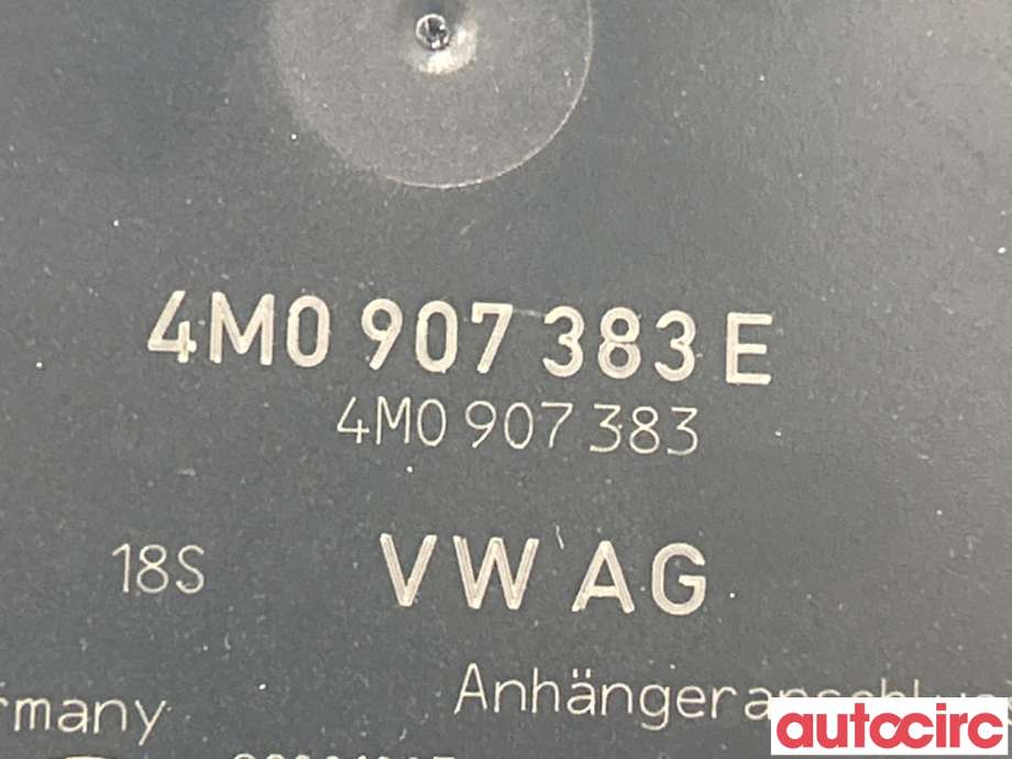 Styreenhet hengerfeste til Audi e-tron 2018-->>  (AUDI|4M0907383F)