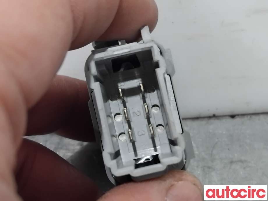 Bryter Antispinn til Renault Kangoo 2008-2021 (Type II) (RENAULT|251454006R|)
