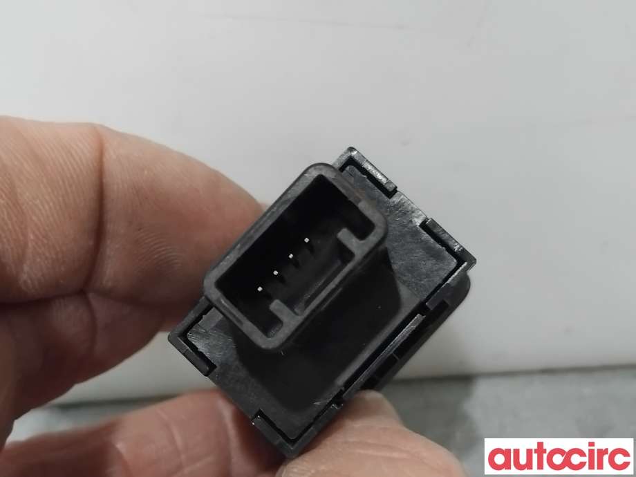 Bryter diverse til Mitsubishi Outlander 2015-->> (Type III, Fase 2) (MITSUBISHI|8610A217|)