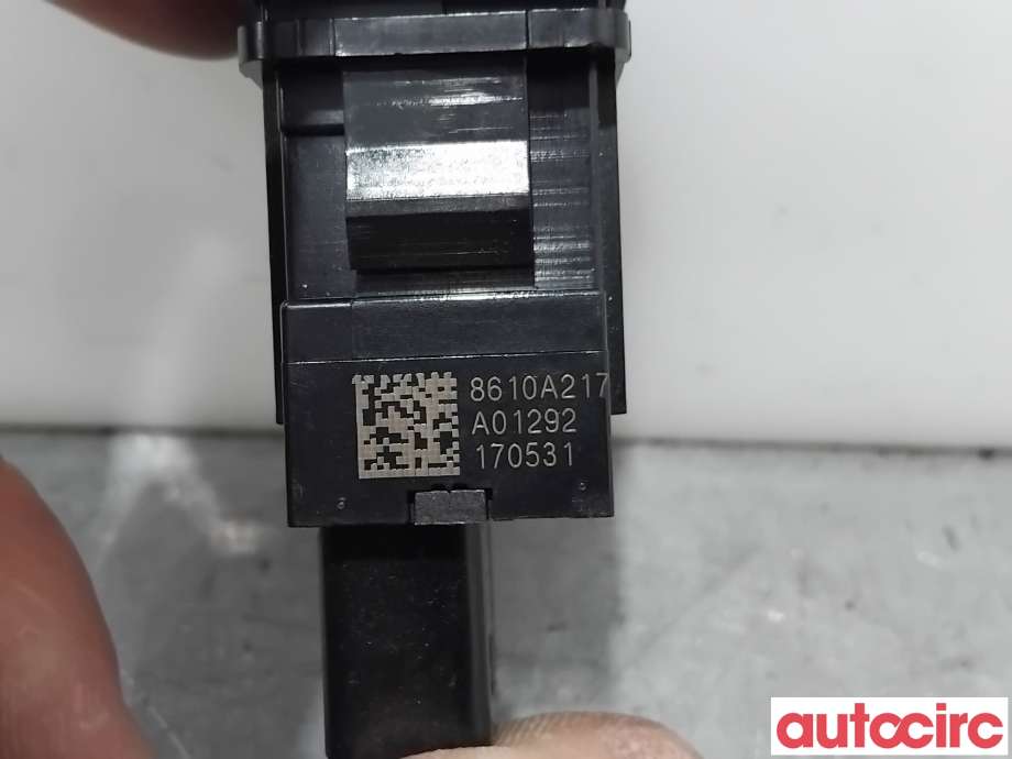 Bryter diverse til Mitsubishi Outlander 2015-->> (Type III, Fase 2) (MITSUBISHI|8610A217|)