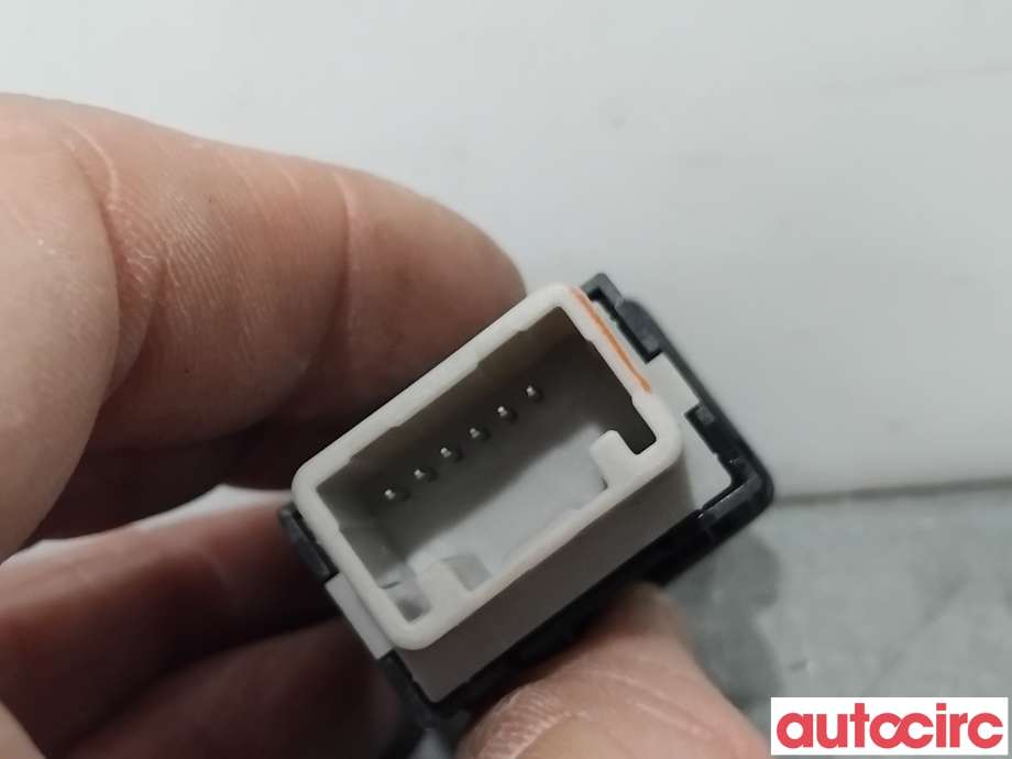 Bryter diverse til Mitsubishi Outlander 2015-->> (Type III, Fase 2)  (MITSUBISHI|8602A121|)