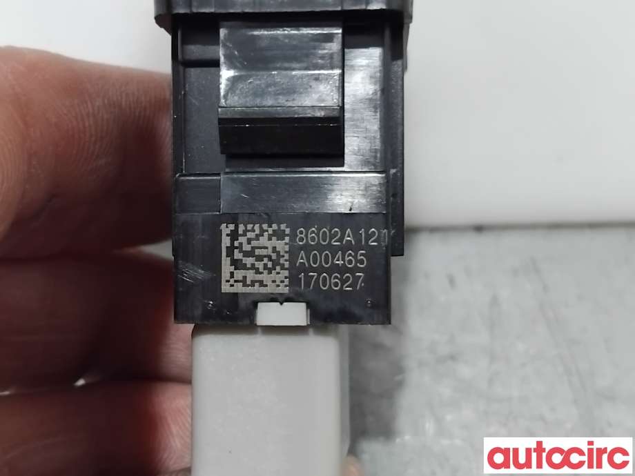 Bryter diverse til Mitsubishi Outlander 2015-->> (Type III, Fase 2)  (MITSUBISHI|8602A121|)