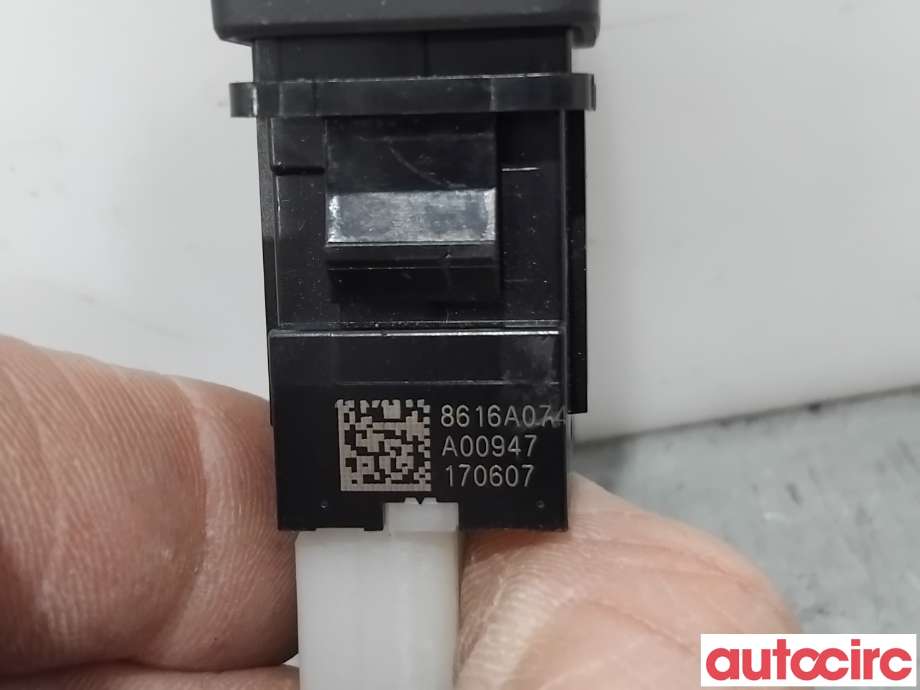 Bryter diverse til Mitsubishi Outlander 2015-->> (Type III, Fase 2)  (MITSUBISHI|8616A074|)
