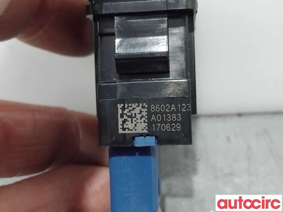 Bryter Antispinn til Mitsubishi Outlander 2015-->> (Type III, Fase 2)  (MITSUBISHI|8602A123|)
