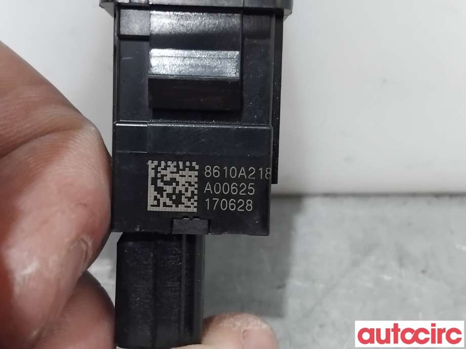 Bryter diverse til Mitsubishi Outlander 2015-->> (Type III, Fase 2)  (MITSUBISHI|8610A218|)