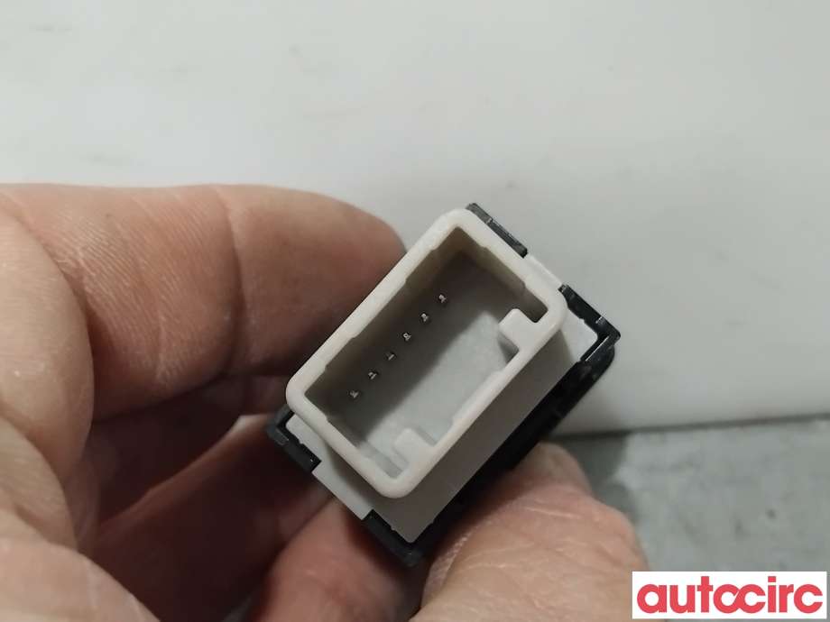Bryter diverse til Mitsubishi Outlander 2015-->> (Type III, Fase 2)  (MITSUBISHI|8612A050|)
