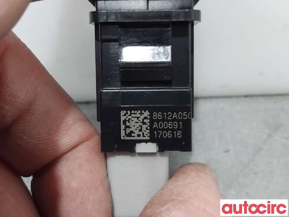Bryter diverse til Mitsubishi Outlander 2015-->> (Type III, Fase 2)  (MITSUBISHI|8612A050|)