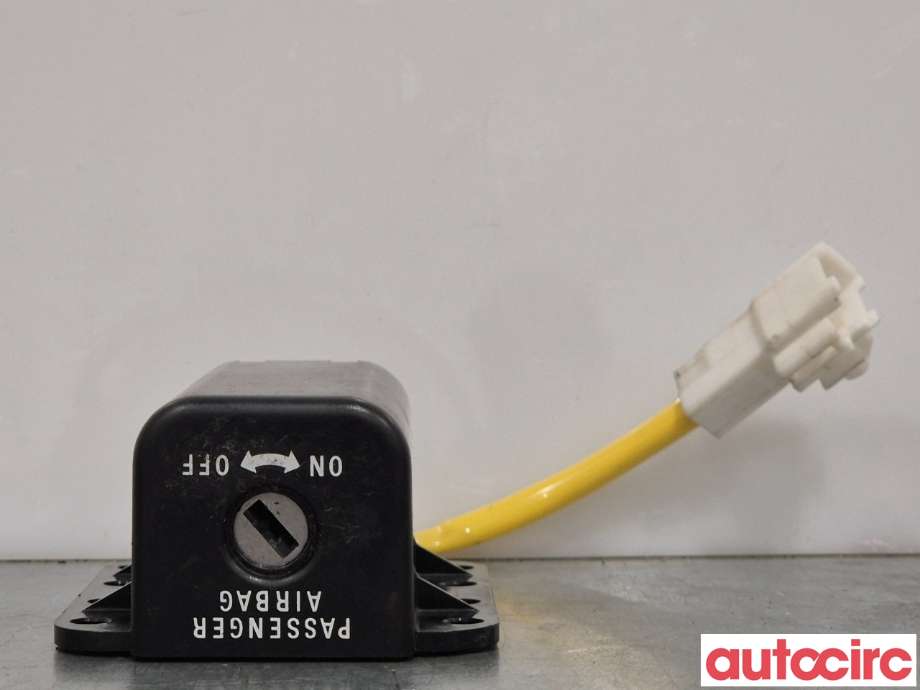 Bryter diverse til Mitsubishi Pajero 2007-2016 (Type IV, Fase 1)  (MITSUBISHI|8610A059)