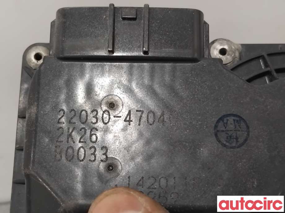 Spjeldhus til Toyota Yaris 2012-2014 (Type III, Fase 1)  (TOYOTA|2203047040||22030-47040)