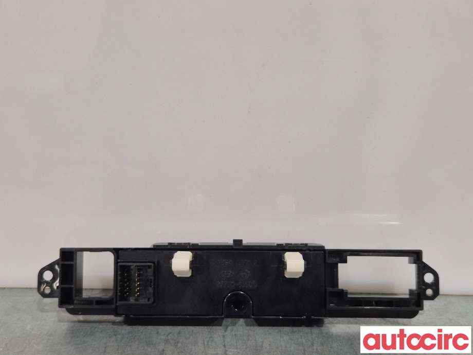 Multimedia display (MCU - Media Controller Unit) til Hyundai i20 2009-2014 (Type I)  (HYUNDAI|937701J100UX|)