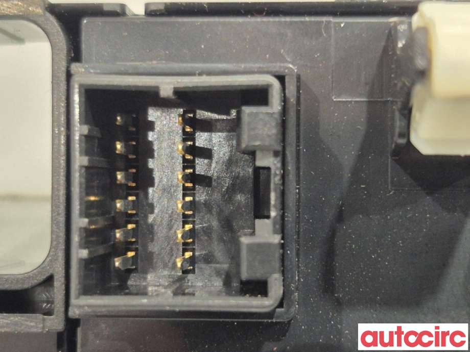 Multimedia display (MCU - Media Controller Unit) til Hyundai i20 2009-2014 (Type I)  (HYUNDAI|937701J100UX|)