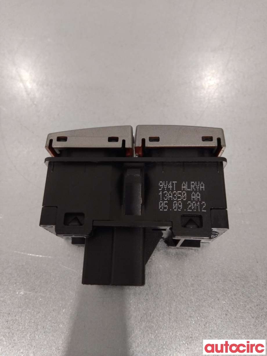 Bryter nødblink til Ford Kuga 2008-2012 (Type I)  (FORD|1591825|)