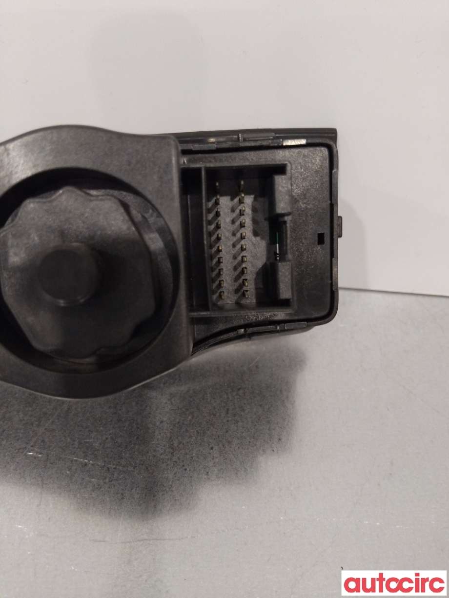 Bryter lys til Hyundai i40 2012-2017  (HYUNDAI|933003Z050RY||93300-3Z050)
