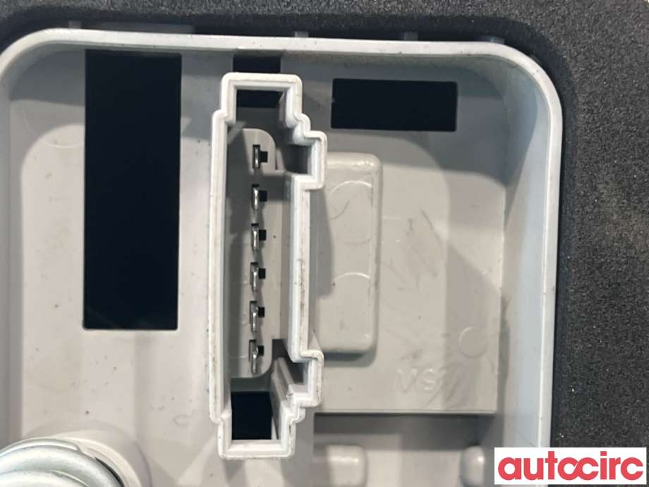 Baklykt fra støtfanger til VW Polo 2009-2014 (Type V, Fase 1)  (VOLKSWAGEN|6R0945096|)