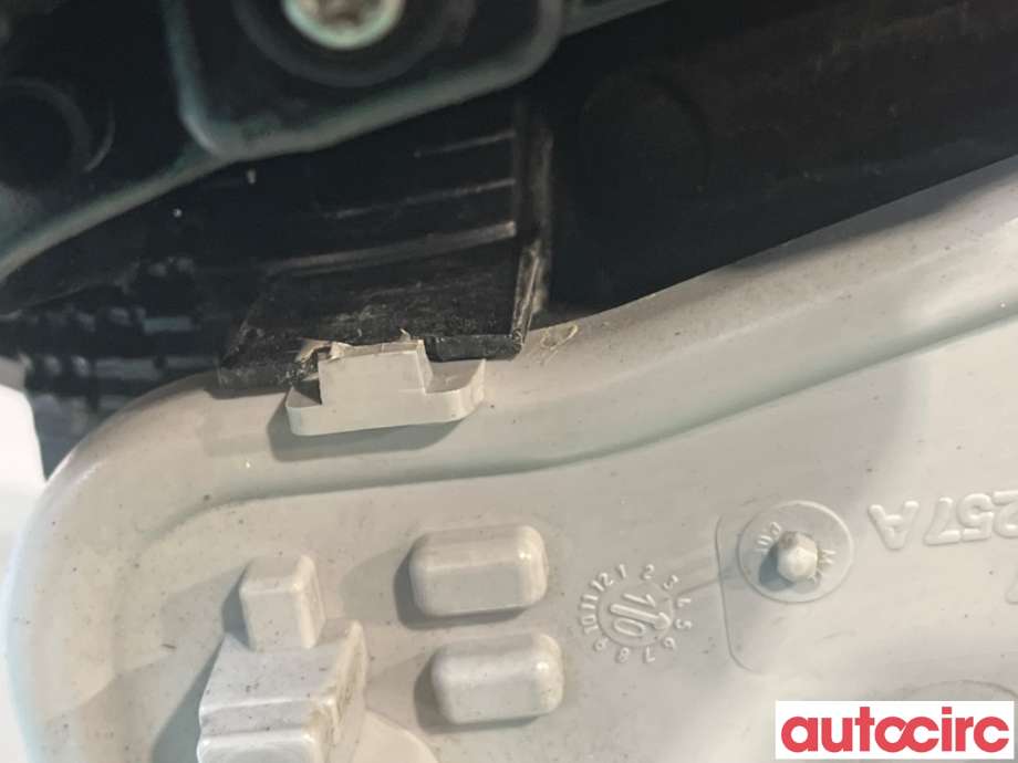 Baklykt fra støtfanger til VW Polo 2009-2014 (Type V, Fase 1)  (VOLKSWAGEN|6R0945095AH|)
