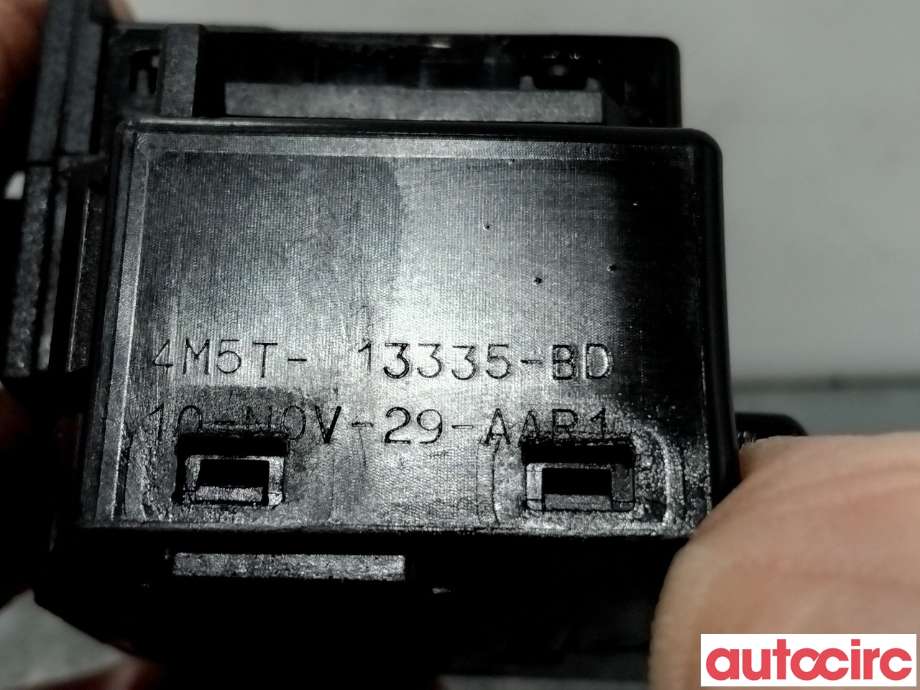 Bryter blink til Ford Kuga 2008-2012 (Type I)  (FORD|1362588||4M5T-13335-BD)
