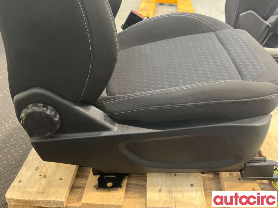 Sete foran høyre til Ford Fiesta 2017-->> (Type VII) (FORD|2626408||2422867)