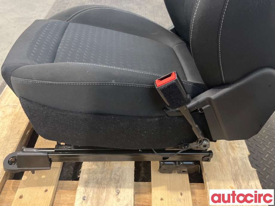 Sete foran høyre til Ford Fiesta 2017-->> (Type VII) (FORD|2626408||2422867)