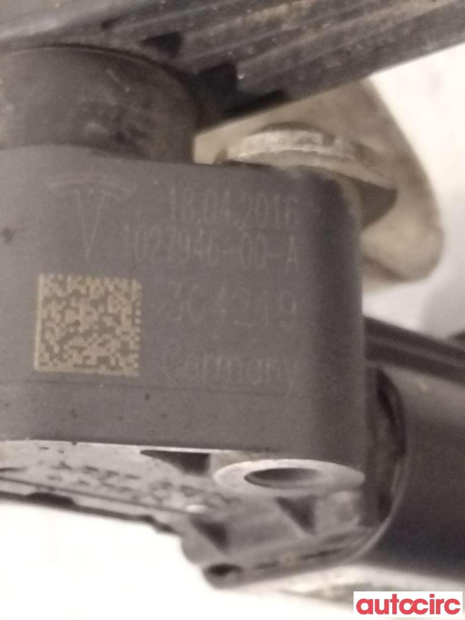 Sensor nivå til Tesla Model X 2016-->>  (TESLA|1027946-00-B)