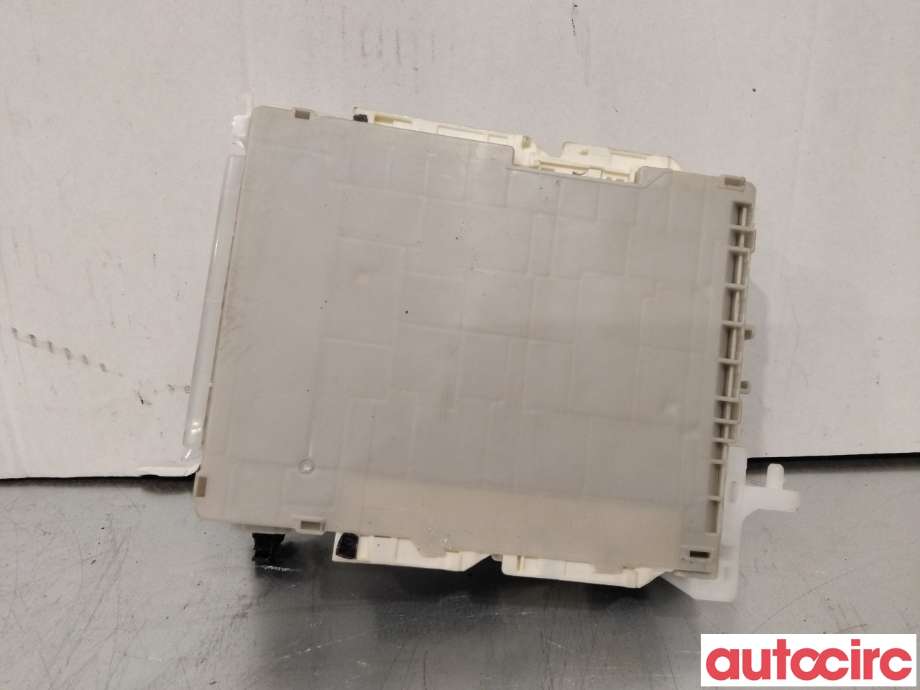 Sikringsboks til Toyota Yaris 2012-2014 (Type III, Fase 1)  (TOYOTA|8273052L70)
