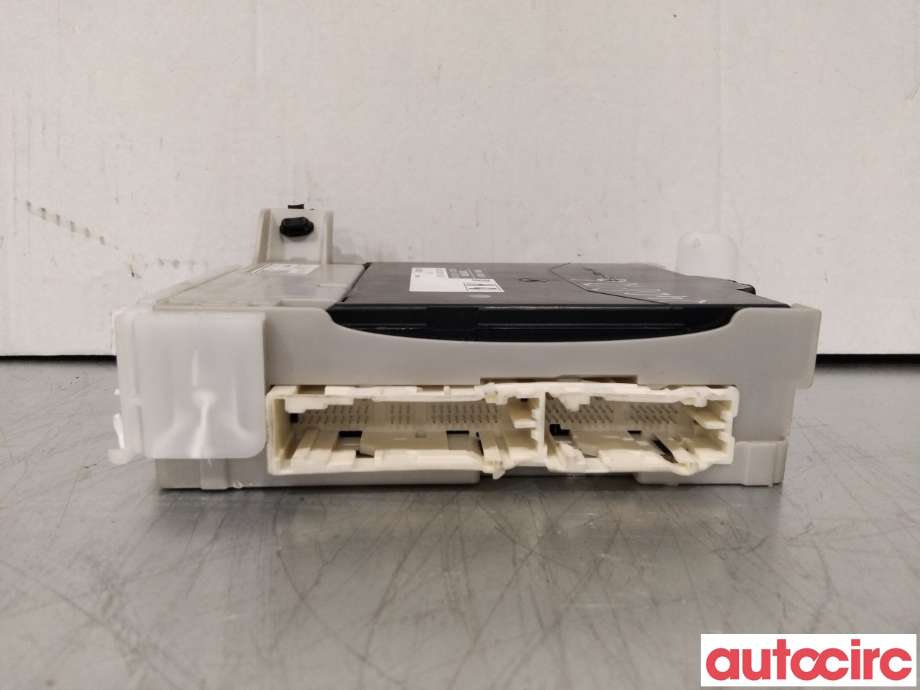 Sikringsboks til Toyota Yaris 2012-2014 (Type III, Fase 1)  (TOYOTA|8273052L70)