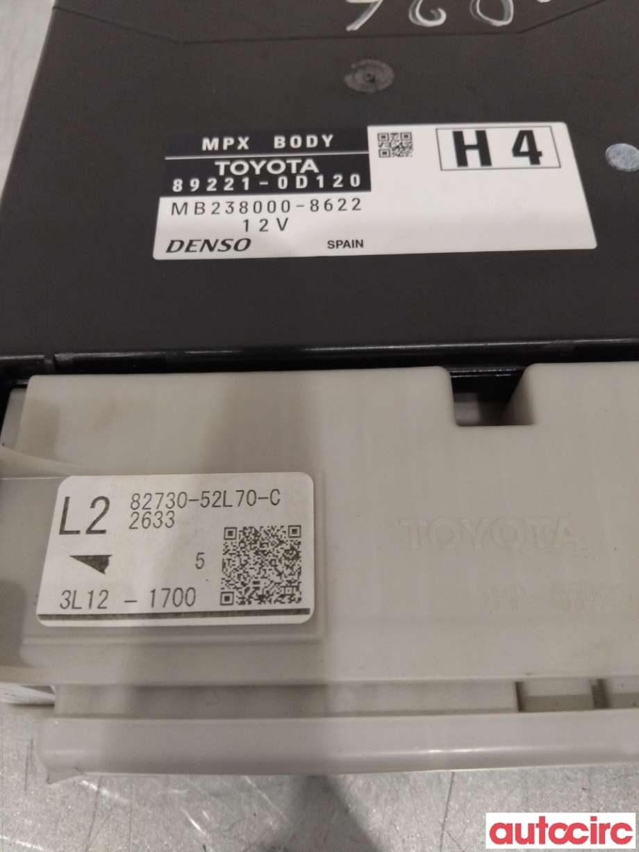 Sikringsboks til Toyota Yaris 2012-2014 (Type III, Fase 1)  (TOYOTA|8273052L70)