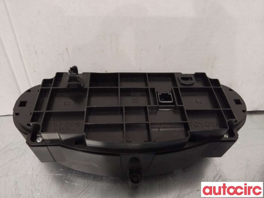 Varmeapparat betjening til Toyota Yaris 2012-2014 (Type III, Fase 1)  (TOYOTA|559000D340C0)