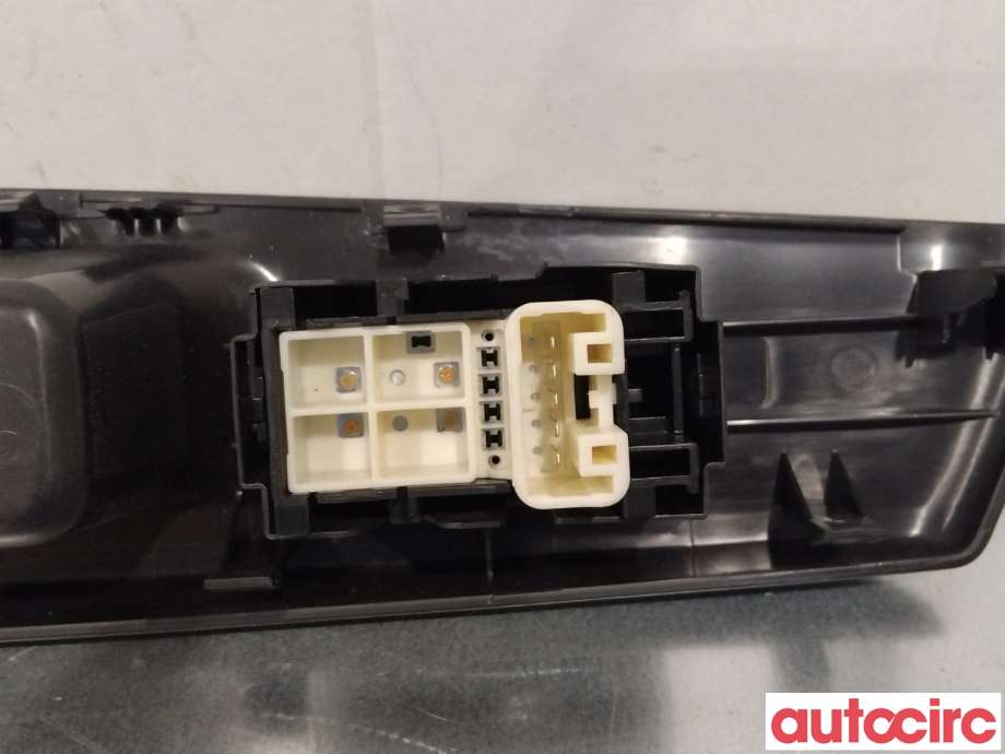 Bryter ruteheis til Toyota Yaris 2012-2014 (Type III, Fase 1) (TOYOTA|742310D330C0)