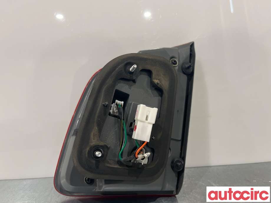 Baklykt venstre indre til Kia Sorento 2011-2015 Type II (KIA|924052P100)
