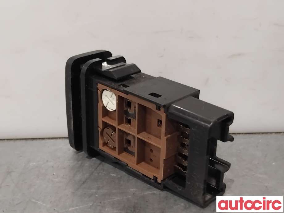 Bryter setevarme til Toyota Hilux 2012-2016  (TOYOTA|8475158020|)