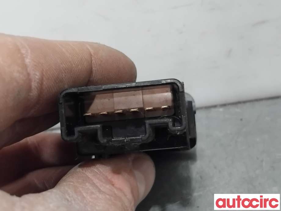 Bryter setevarme til Toyota Hilux 2012-2016  (TOYOTA|8475158020|)